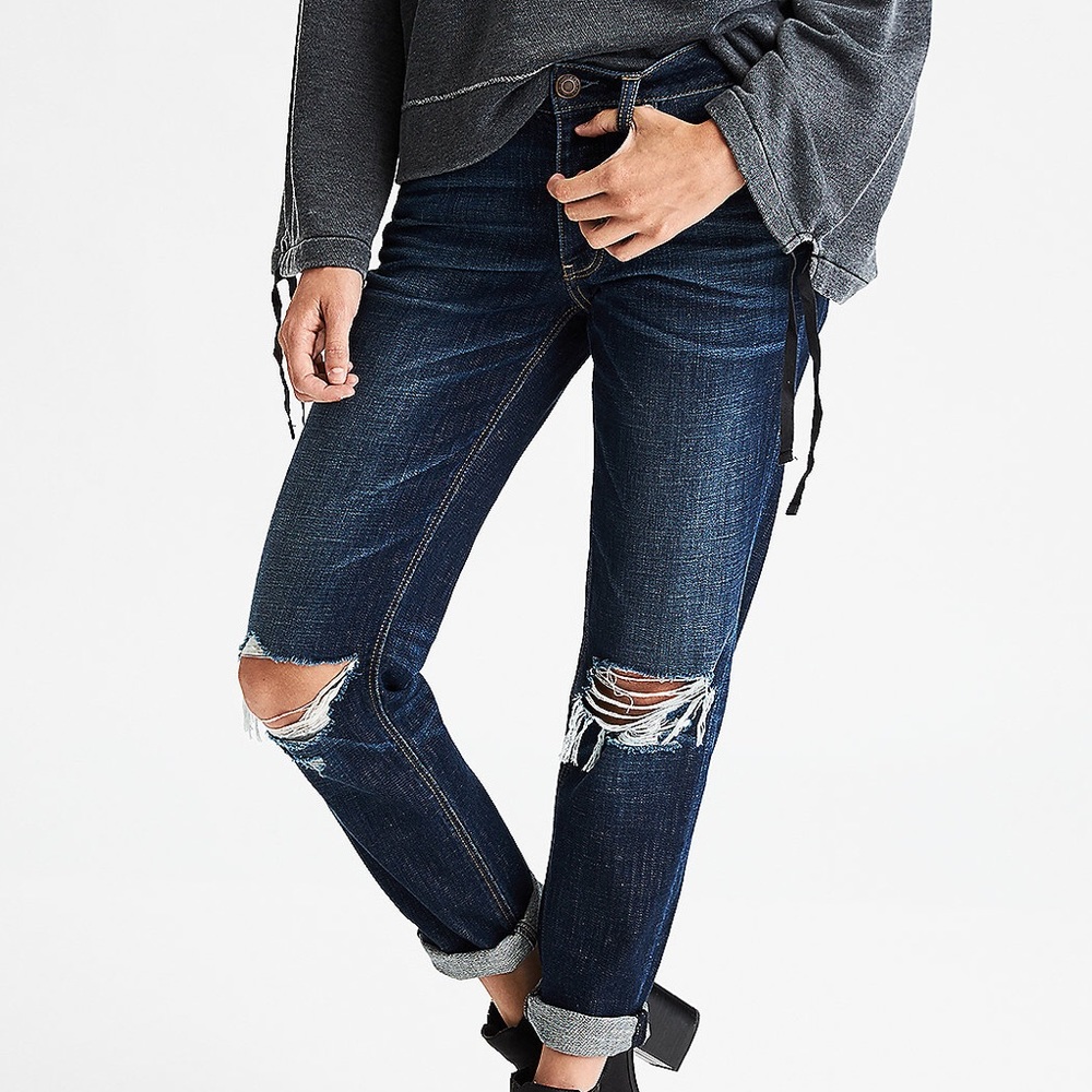 AE tomgirl (boyfriend) distressed jeans